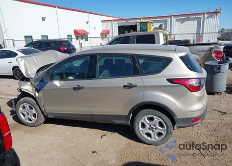 2017 Ford Escape S z USA, uszkodzony, nr VIN 1FMCU0F75HUE93910